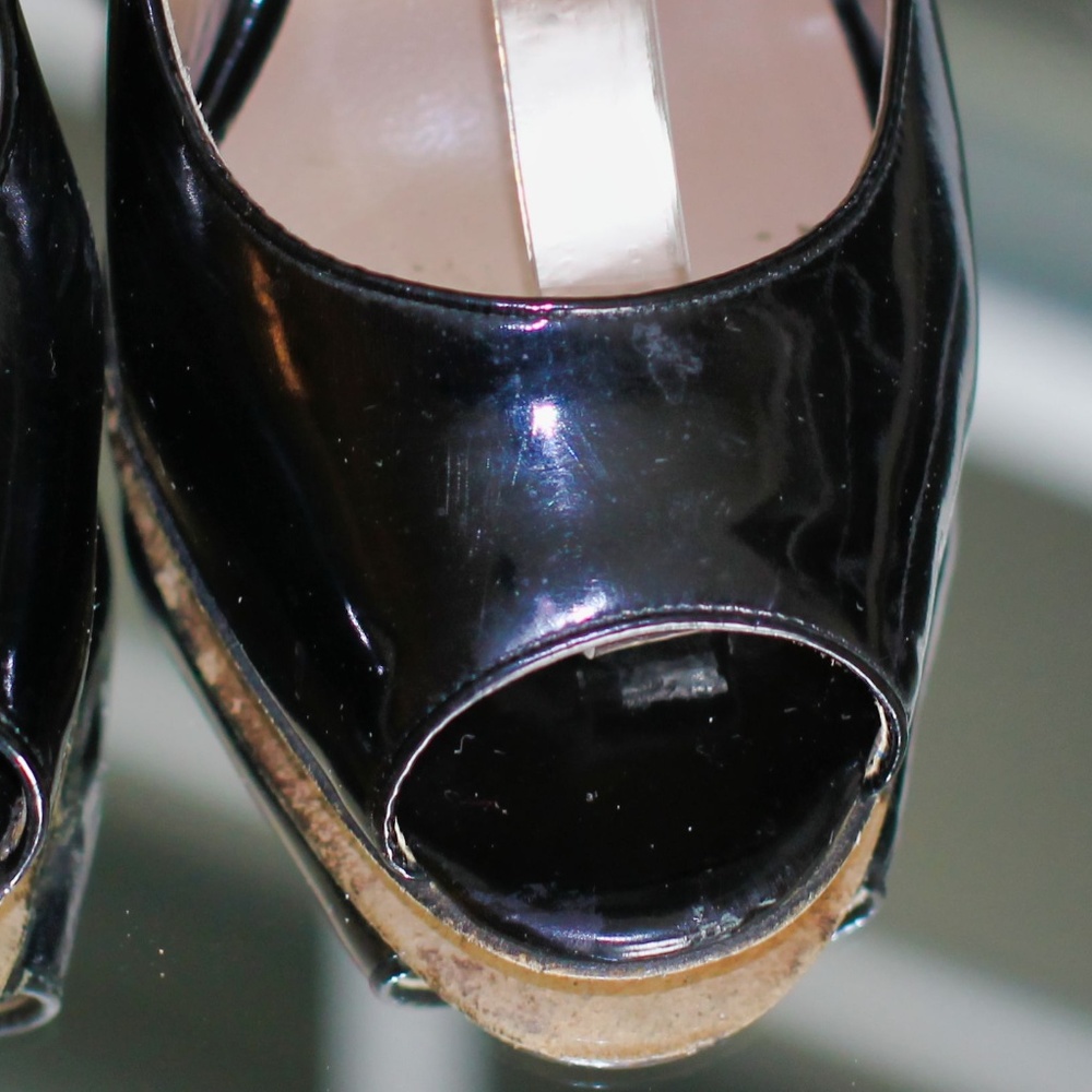 Manolo Blahnik Shiny Patent Peep Toe Slingback - Picture 5 of 8